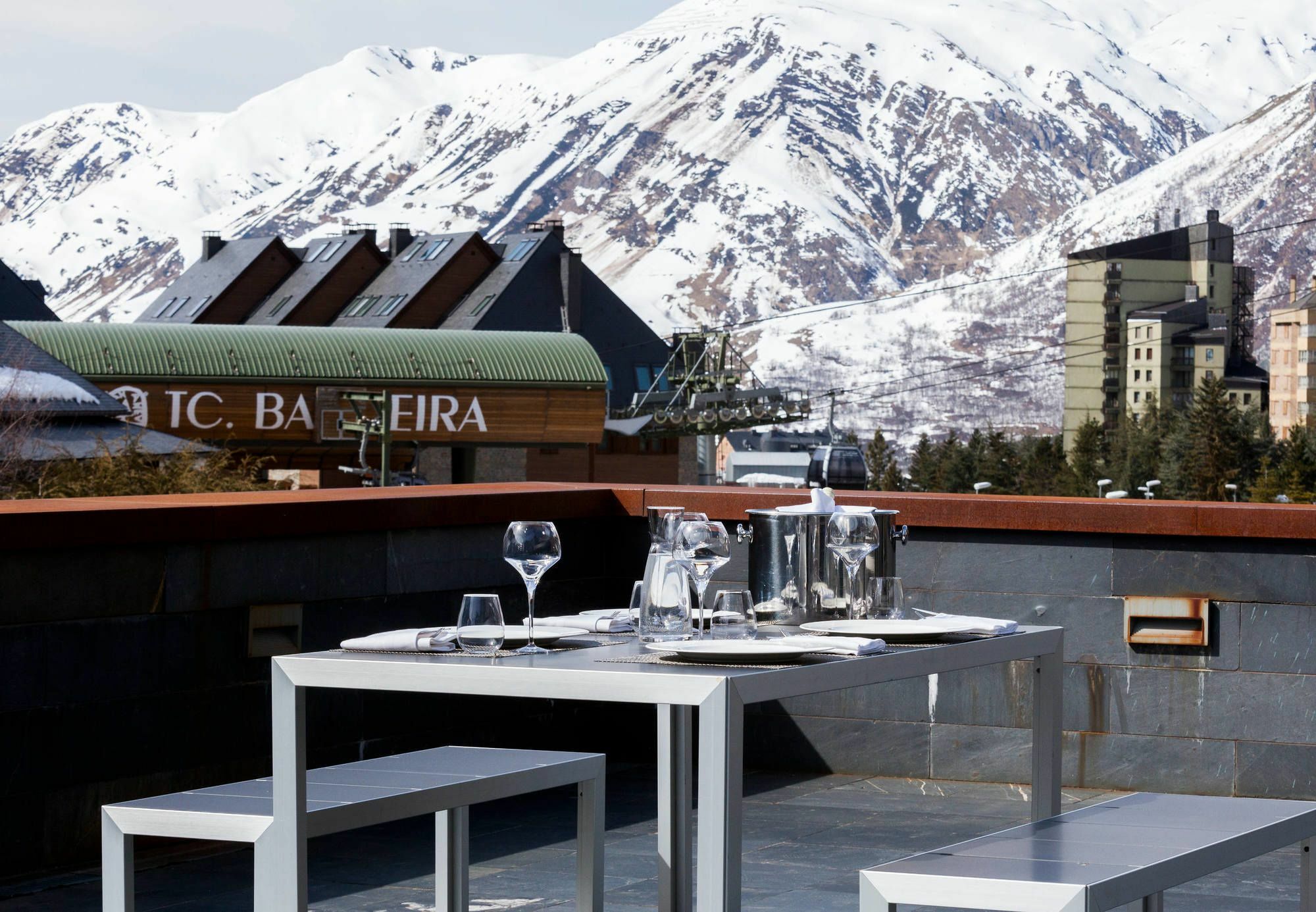 Hotel Ac Baqueira Ski Resort, Autograph Collection Baqueira Beret Bagian luar foto